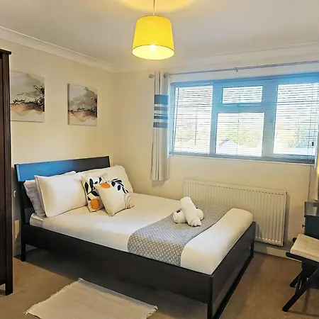 Homely 4-br House With Free Parking And Wifi * Бристоль