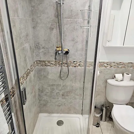 Casa de Férias Homely 4-br House With Free Parking And Wifi